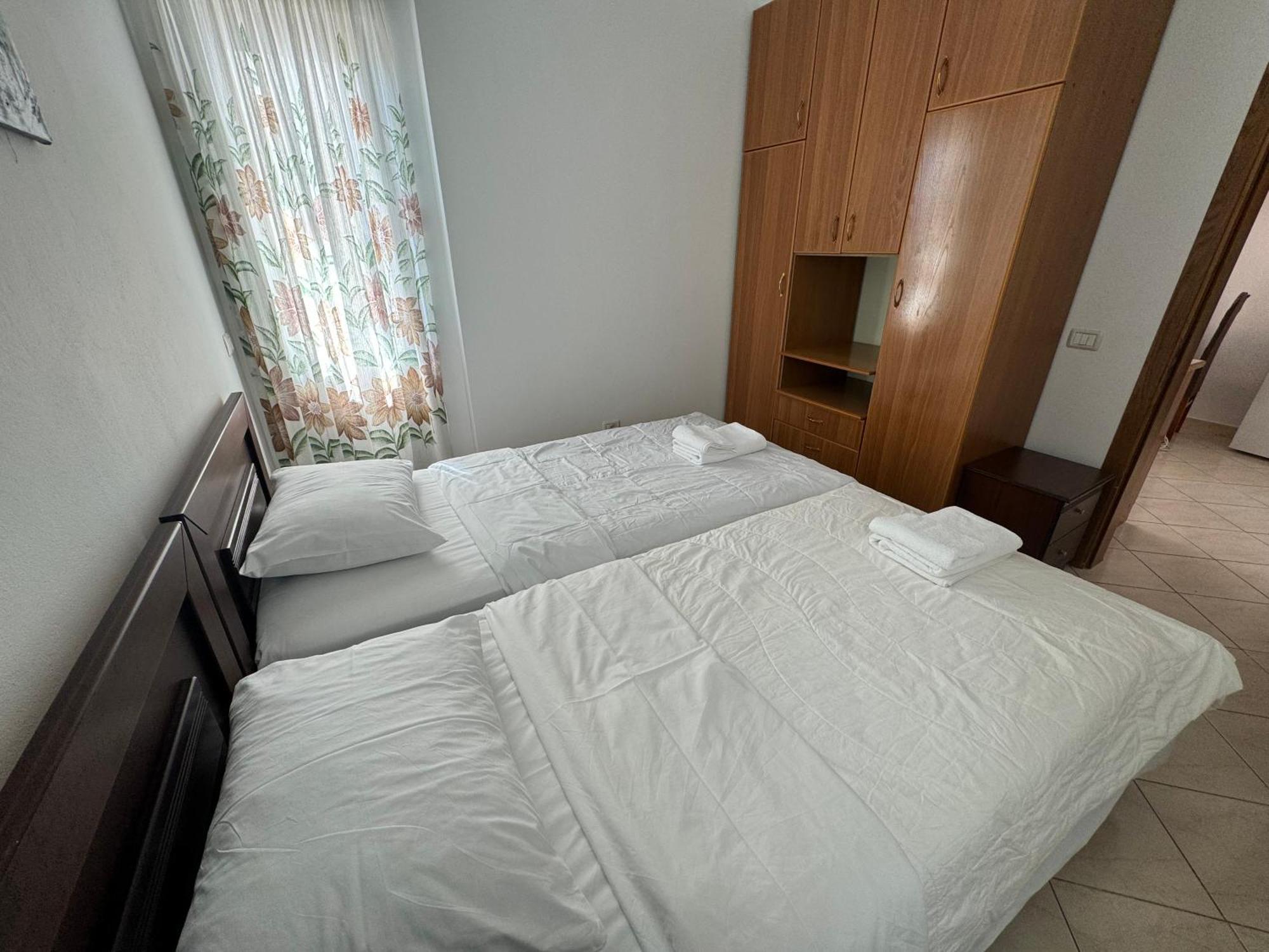 Comfort Apartments Promenade Sarande Bagian luar foto