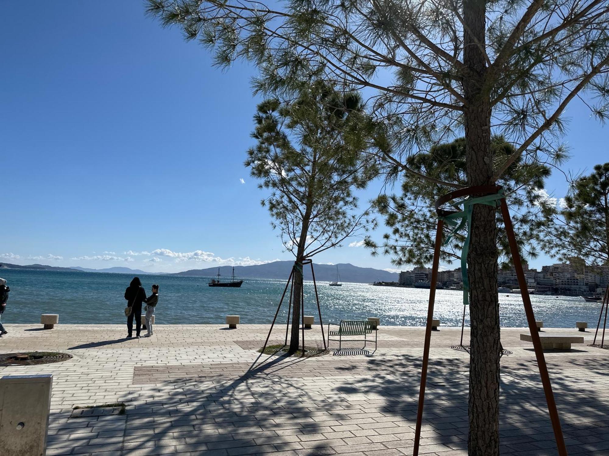 Comfort Apartments Promenade Sarande Bagian luar foto
