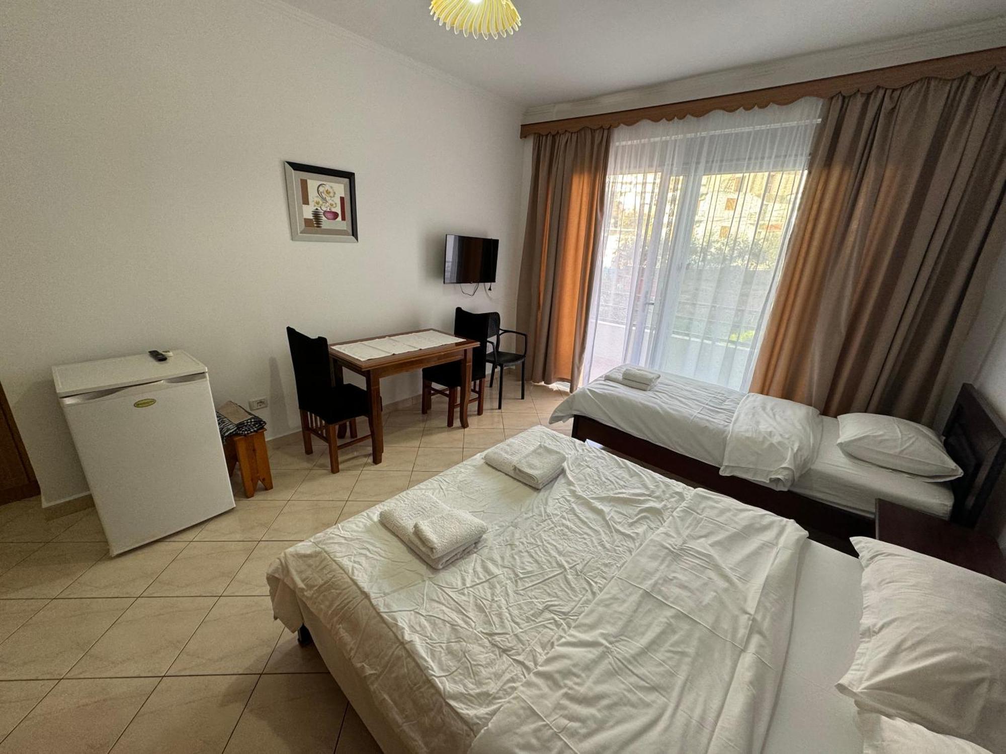 Comfort Apartments Promenade Sarande Bagian luar foto