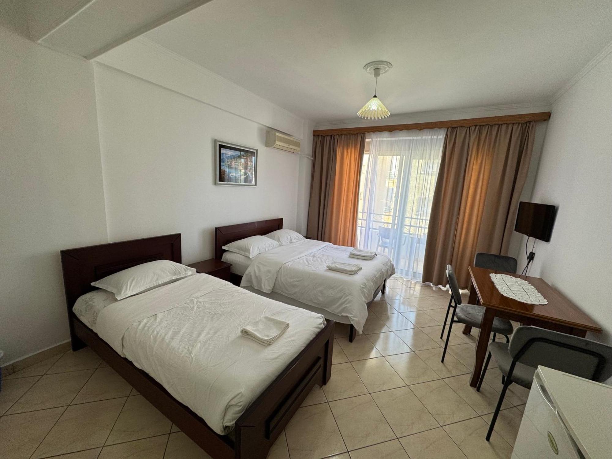 Comfort Apartments Promenade Sarande Bagian luar foto