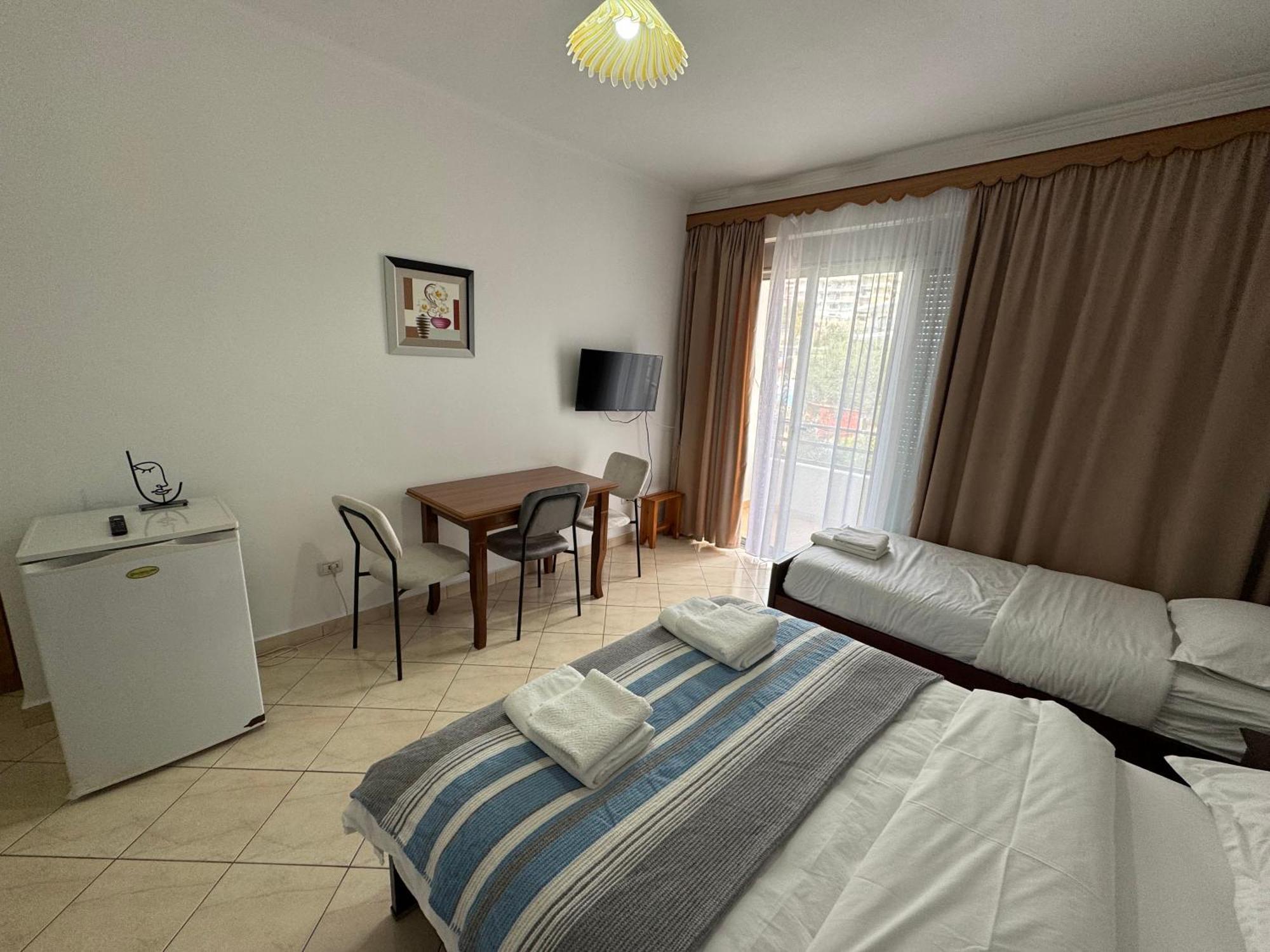Comfort Apartments Promenade Sarande Bagian luar foto