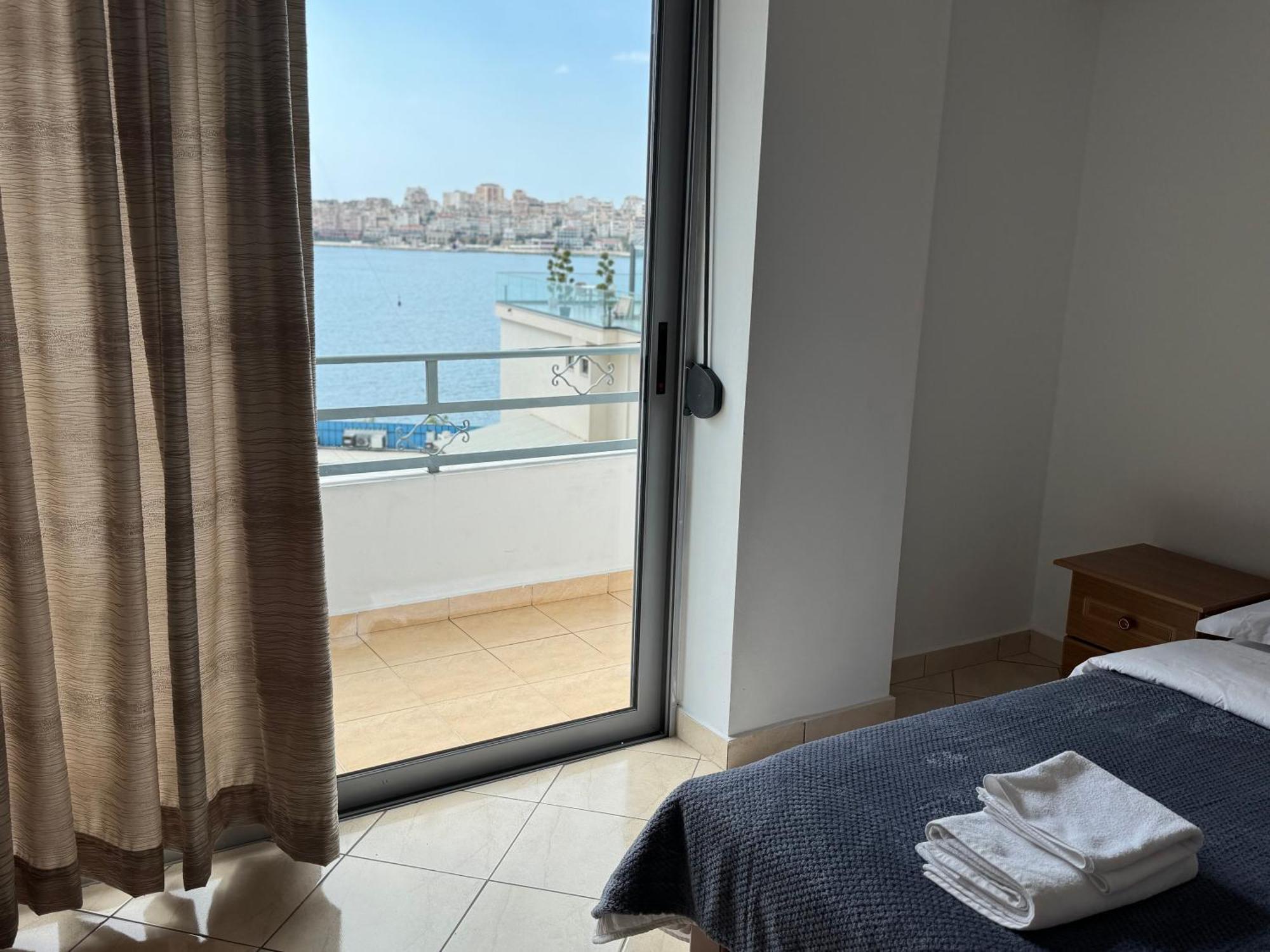 Comfort Apartments Promenade Sarande Bagian luar foto