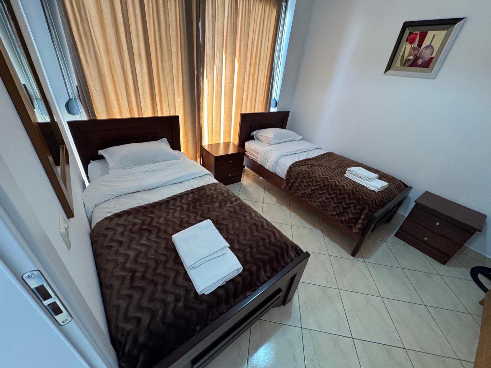 Comfort Apartments Promenade Sarande Bagian luar foto